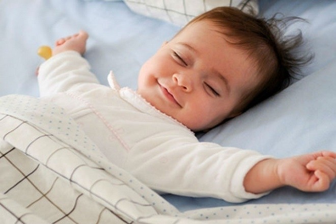 trẻ thích nằm ngủ trong tư thế thoải mái