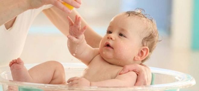 tư vấn trẻ sơ sinh về cách tắm cho bé