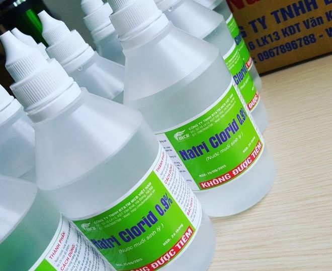 nước muối sinh lý vệ sinh mũi cho trẻ sơ sinh