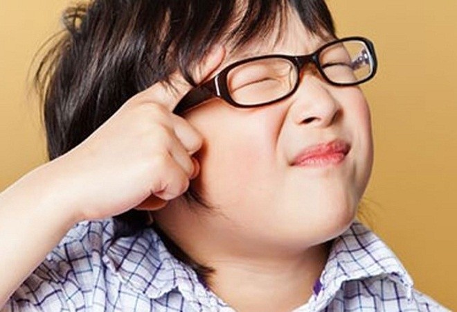 Cận thị là một tật khúc xạ rất dễ gặp ở trẻ em lứa tuổi học đường