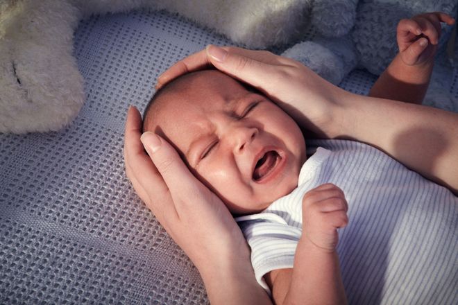giãn não thất ở trẻ sơ sinh khiến trẻ khó chịu