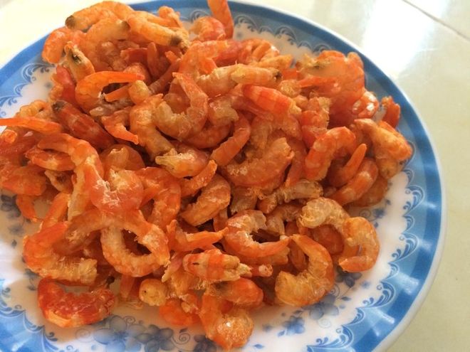 tôm khô rửa sạch, để ráo
