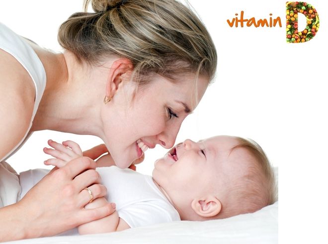 mẹ vui đùa với bé