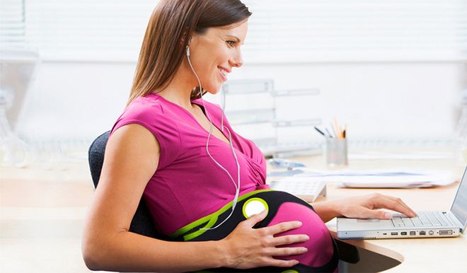 bà bầu nghe nhạc xoa bụng