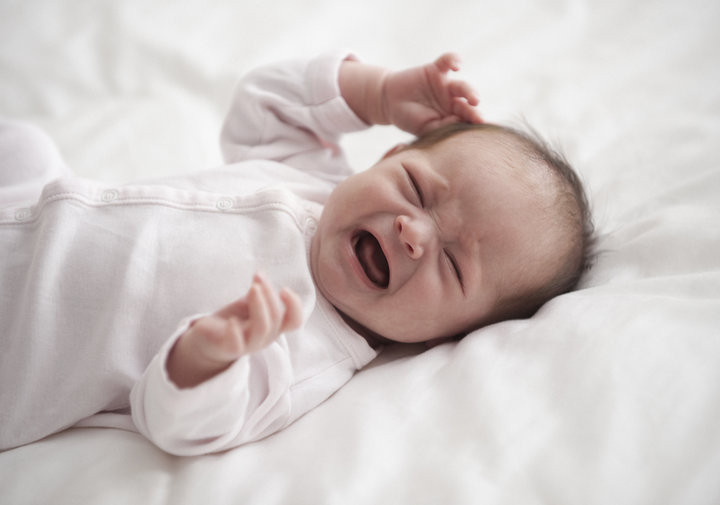 bé khóc nhiều