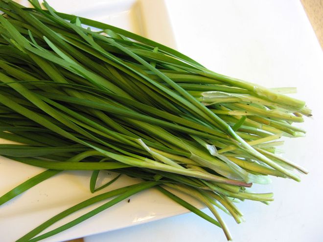 lá hẹ chữa đờm cho bé