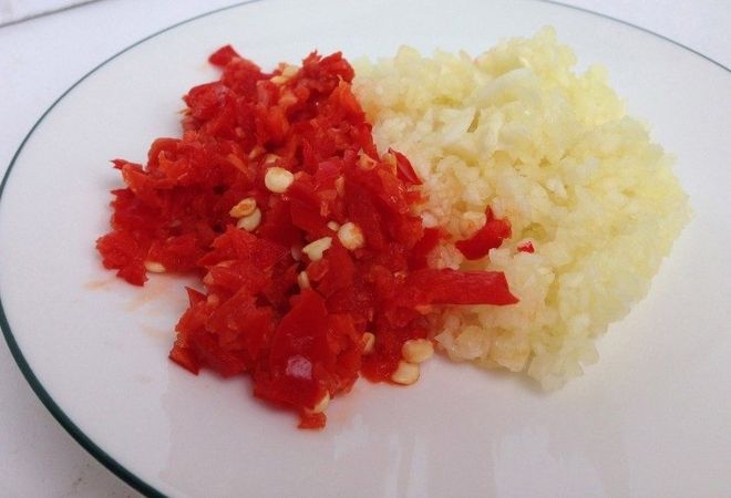 Ớt tỏi băm nhuyễn để riêng