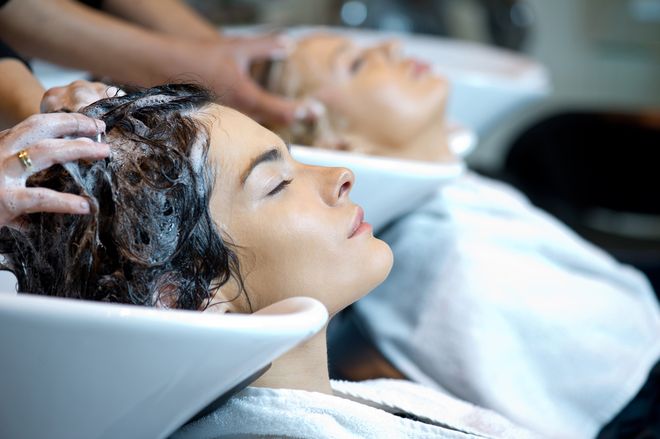 bà bầu gội đầu khi mang thai