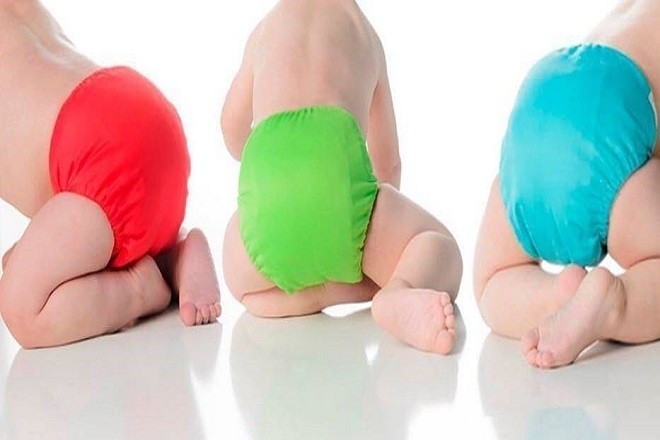 mặc tã sạch cho bé khi bị hăm da