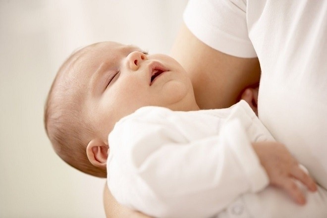 trẻ bị bệnh không nên phơi nắng