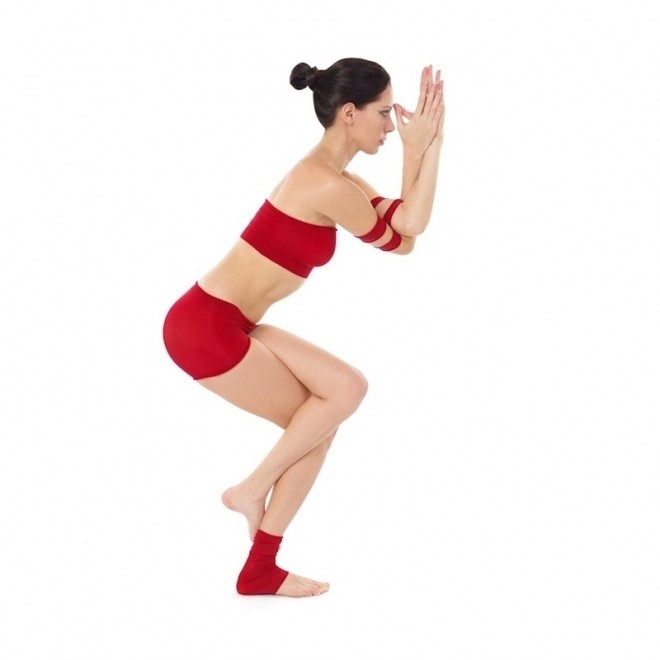 tư thế eagle pose