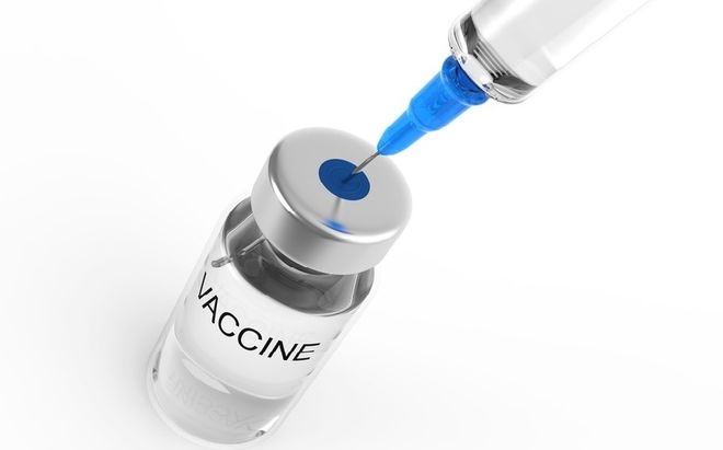 lấy vacxin vào ống chích