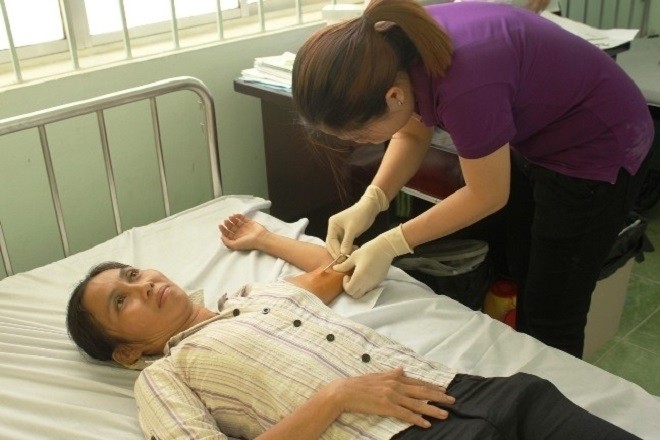 cấy que tránh thai cho phụ nữ