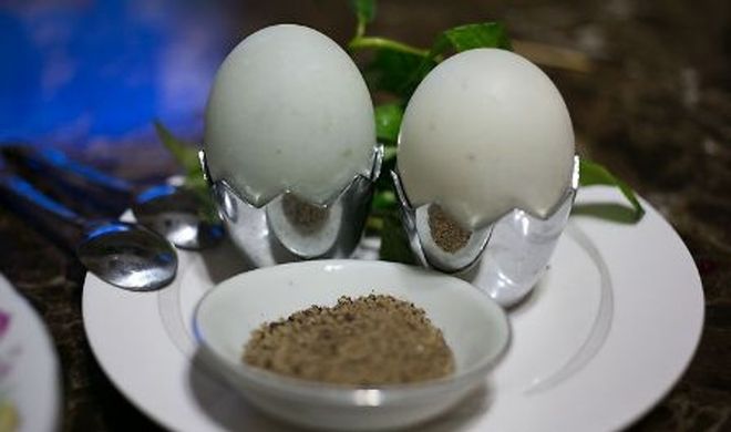 ăn trứng vịt lộn bao nhiêu là đủ
