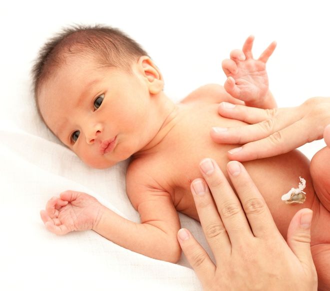 chăm sóc rốn cho trẻ sơ sinh