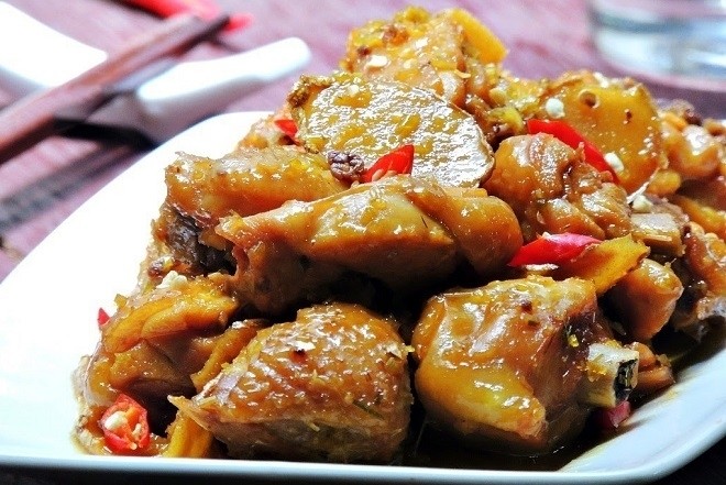 thịt gà kho sả nghệ