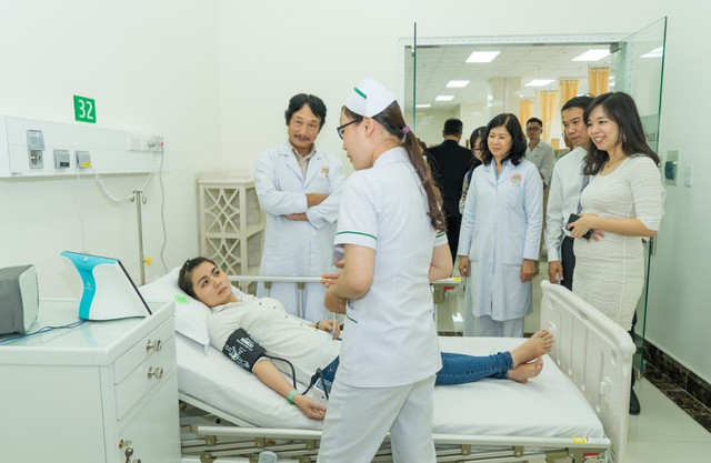 Bác sĩ Việt Nam có thể giao tiếp và nắm rõ bệnh lý của bệnh nhân Việt Nam hơn