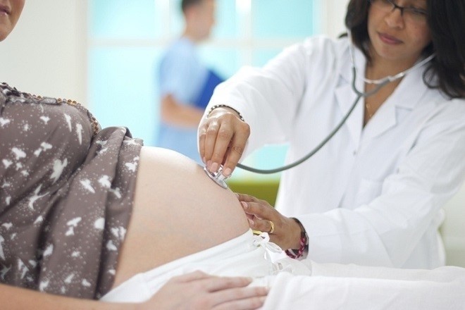mẹ mang bầu nên đi khám thai thường xuyên