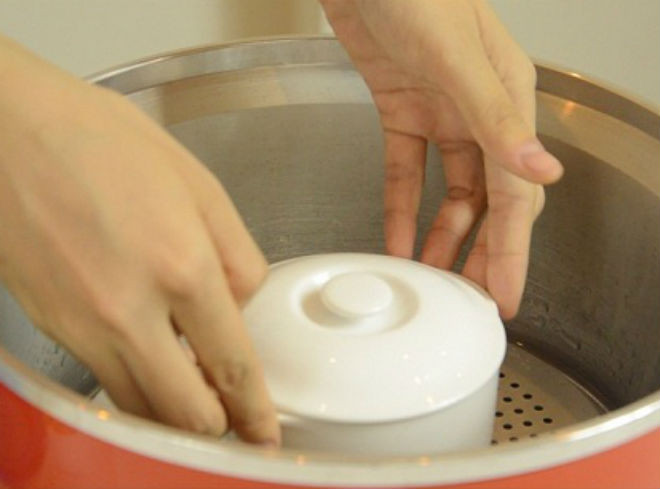 cho yến vào xửng hấp