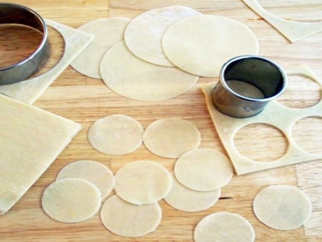 dùng khuôn cắt bột