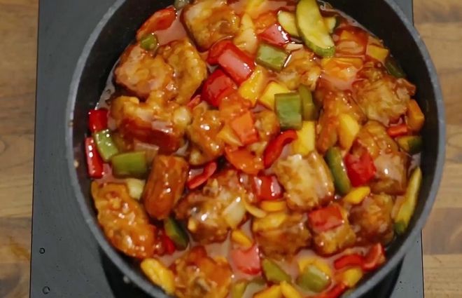 tiếp tục xào sườn