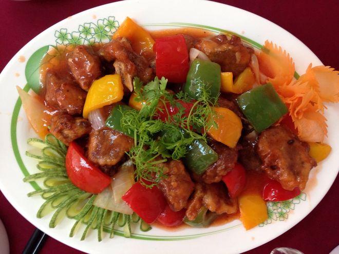 trình bày sườn ra đĩa