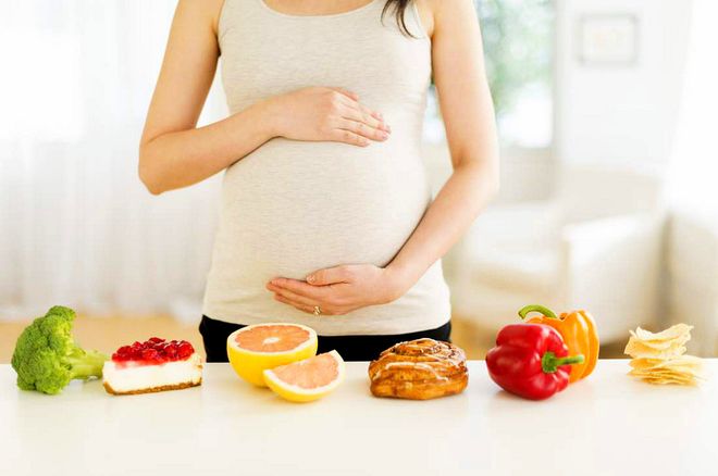 Mẹ bầu nên chọn những thực phẩm phù hợp để đảm bảo sức khỏe cho mình và thai nhi