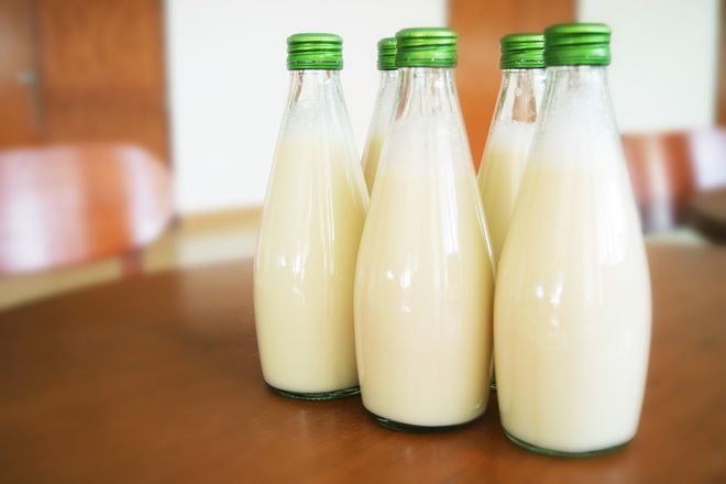 sữa chưa tiệt trùng chứa nhiều vi khuẩn gây hại cho sức khỏe của mẹ và bé