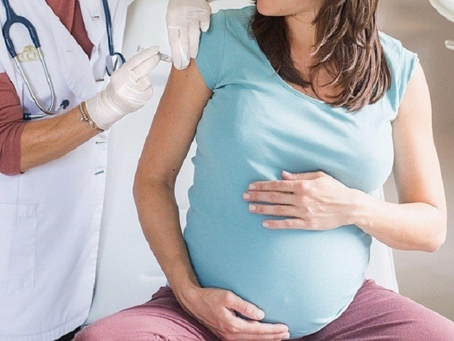 bà bầu tiêm phòng uốn ván