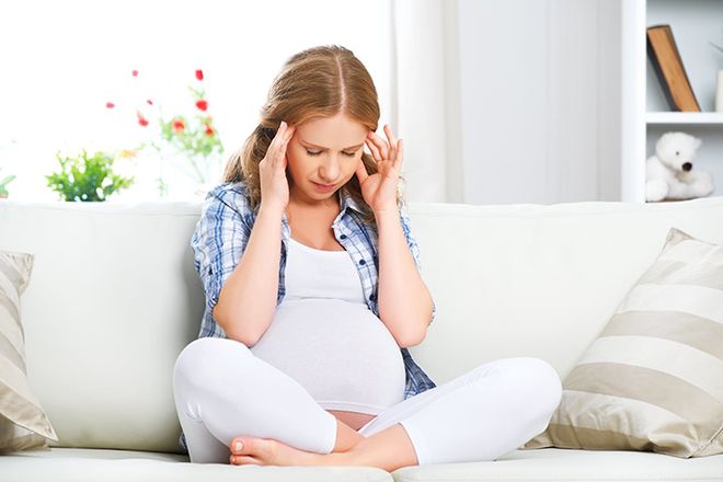 Mẹ thường dùng dầu gió để trị đau đầu