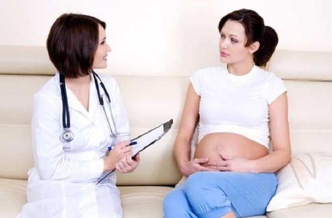 bà bầu tham khảo ý kiến của bác sĩ