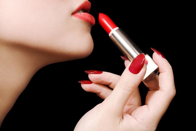 Son môi chứa các thành phần không tốt cho mẹ bầu