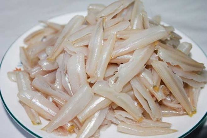 Cá cơm tươi cắt đầu, rửa sạch