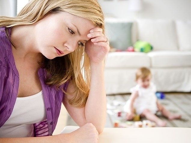 mẹ lo lắng trẻ sơ sinh bị cảm cúm