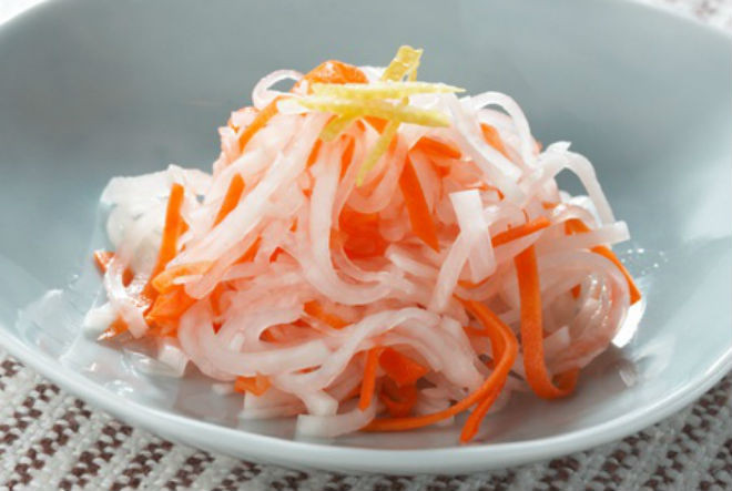 củ cải muối kèm cà rốt