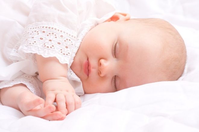 bé ngủ ngon do được bổ sung chất đầy đủ