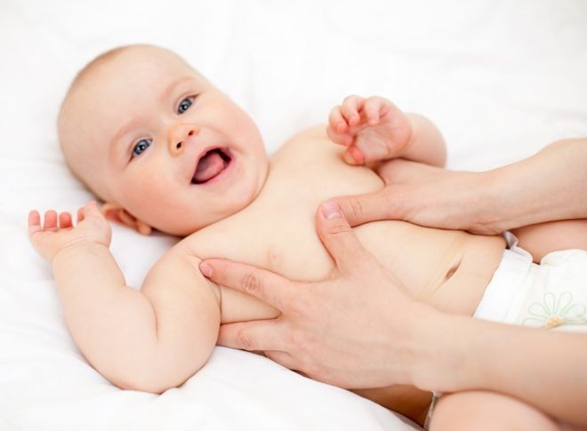 xoa bụng cho bé