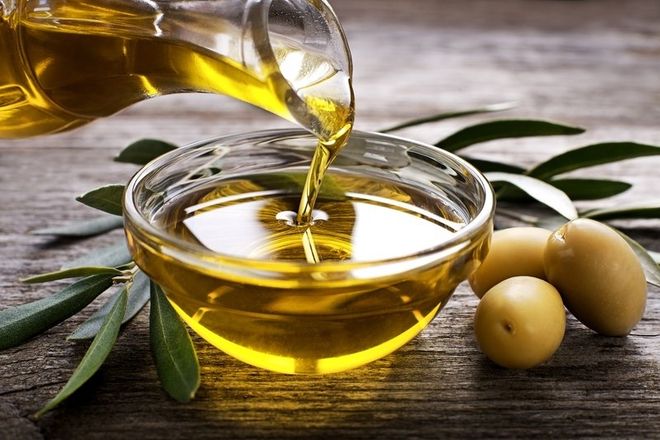 Bạn có thể sử dụng các chất bôi trơn tự nhiên như dầu olive để thay thế.