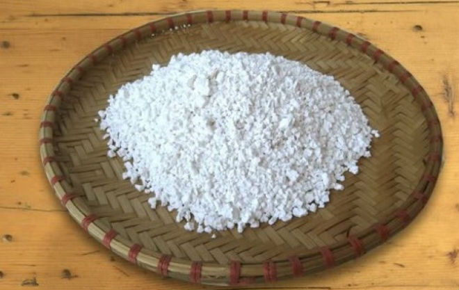 cho bột sắn dây ra sàng