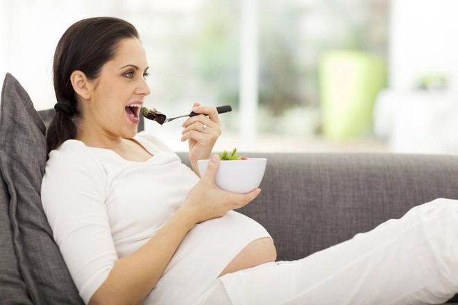 mẹ bầu nên ăn vịt lộn vào buổi sáng