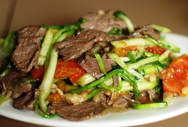 rau cần xào thịt bò