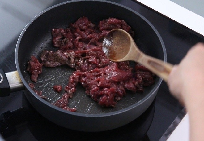 xào thịt bò