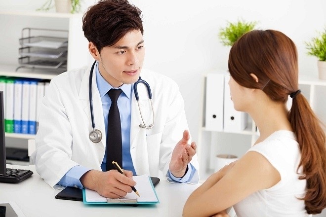 nhờ bác sĩ kiểm tra trước khi thực hiện
