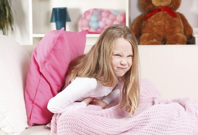 Chóng mặt và buồn nôn là một số dấu hiệu của bệnh thiếu máu lên não ở trẻ em