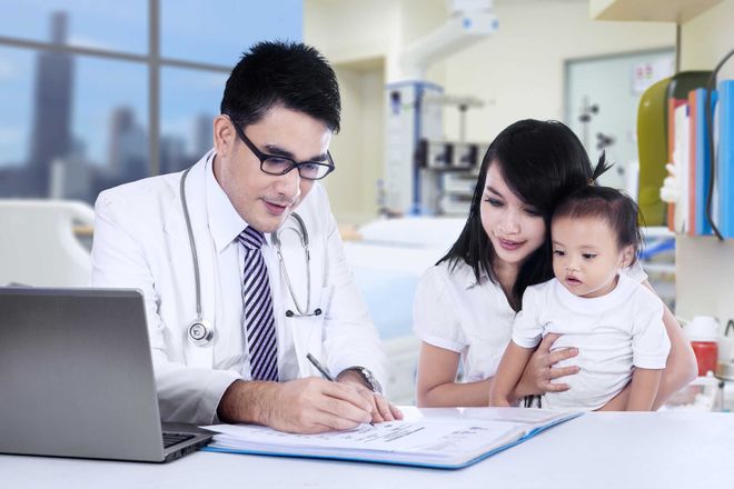 Cha mẹ cần đưa trẻ đi khám bác sĩ nếu thấy trẻ có dấu hiệu bị bệnh thiếu máu não