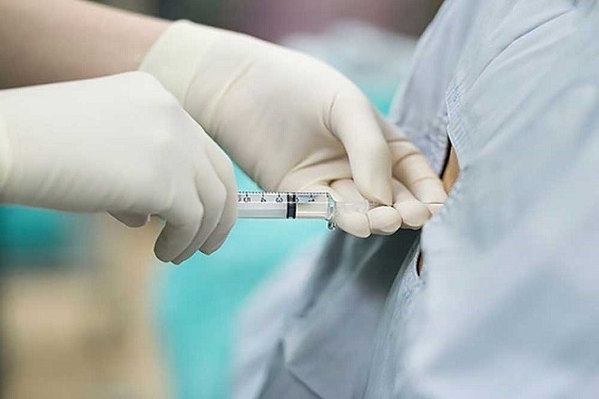 thực hiện tiêm thuốc tê