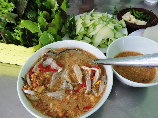 gỏi cá với nước chấm