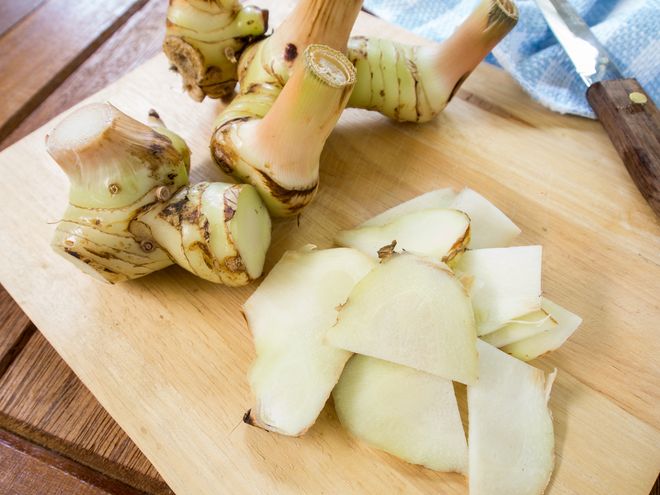 củ riềng cắt lát