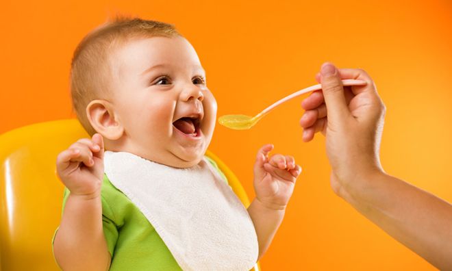 cháo ăn dặm đầy đủ dinh dưỡng sẽ giúp bé mau ăn chóng lớn