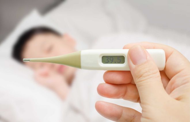 nhiệt kế theo dõi trẻ bị sốt